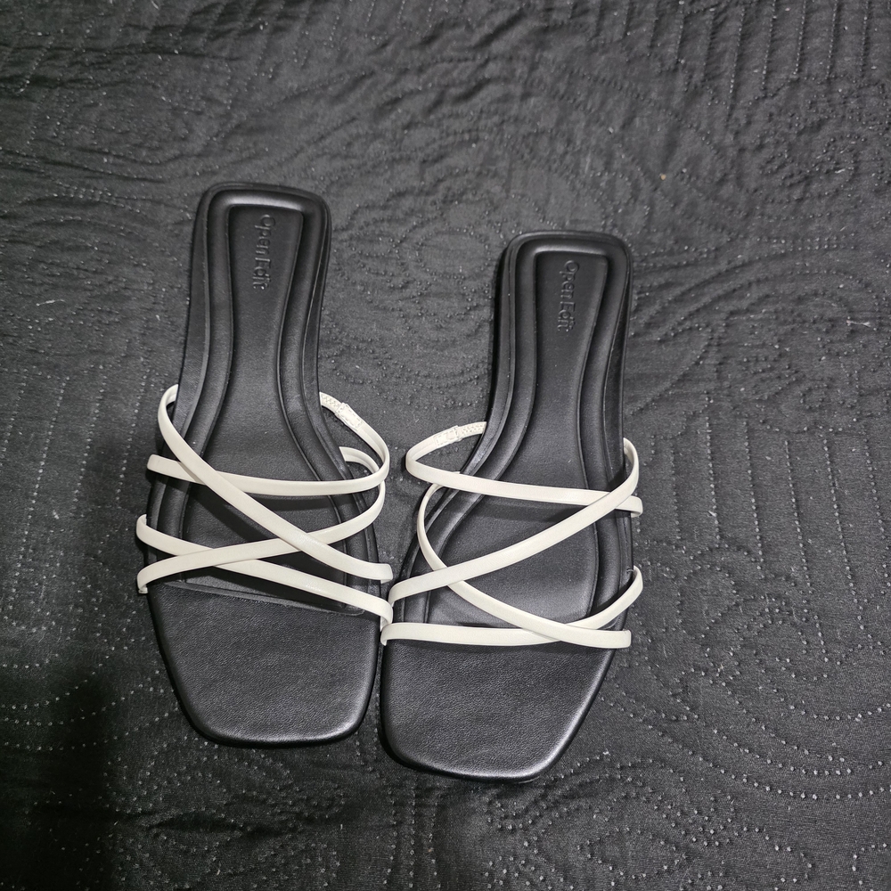 New Open Edit Wagner Black and White Strappy Sandals Size 8.5M